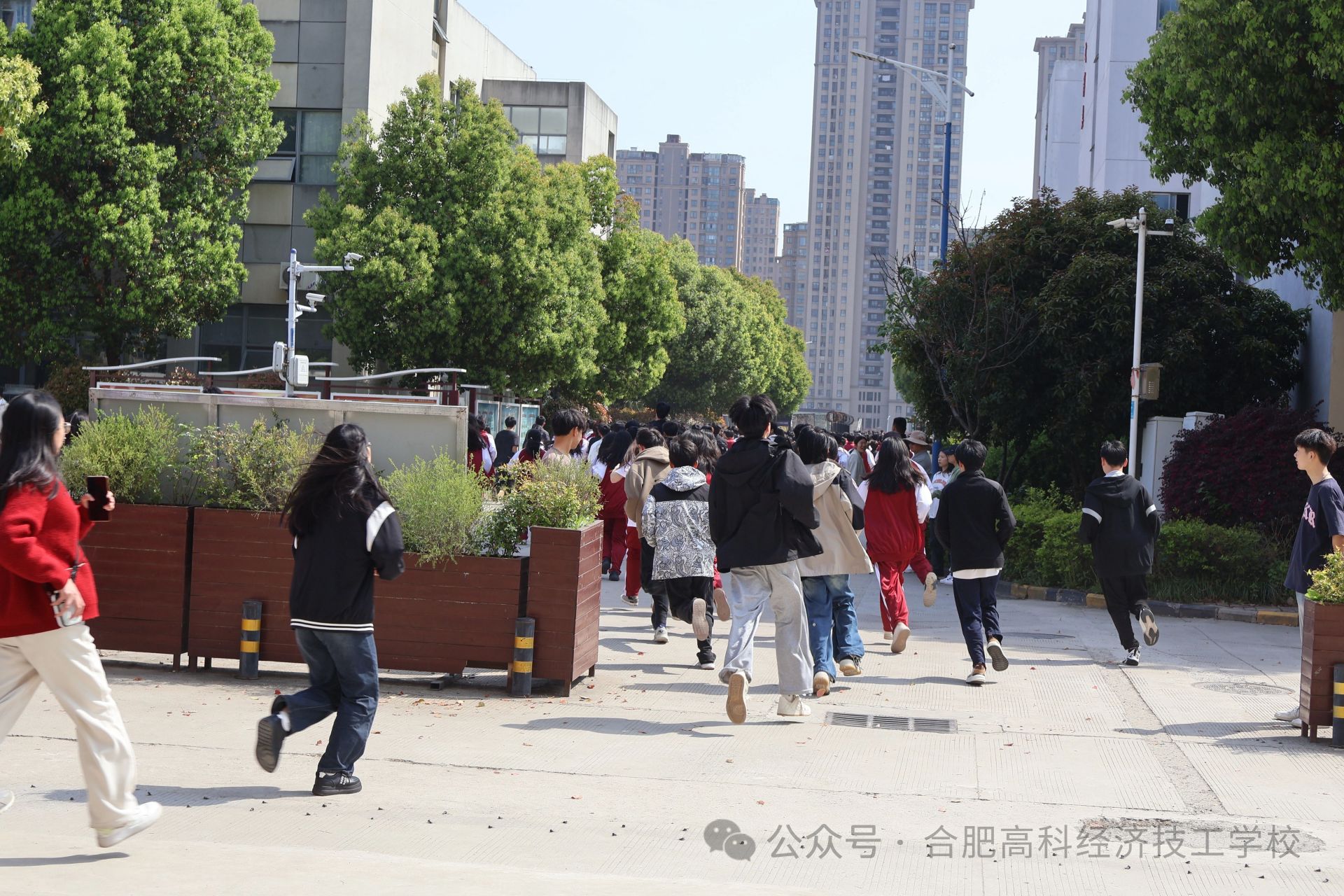 合肥高科经济技工学校组织开展消防安全逃生演练