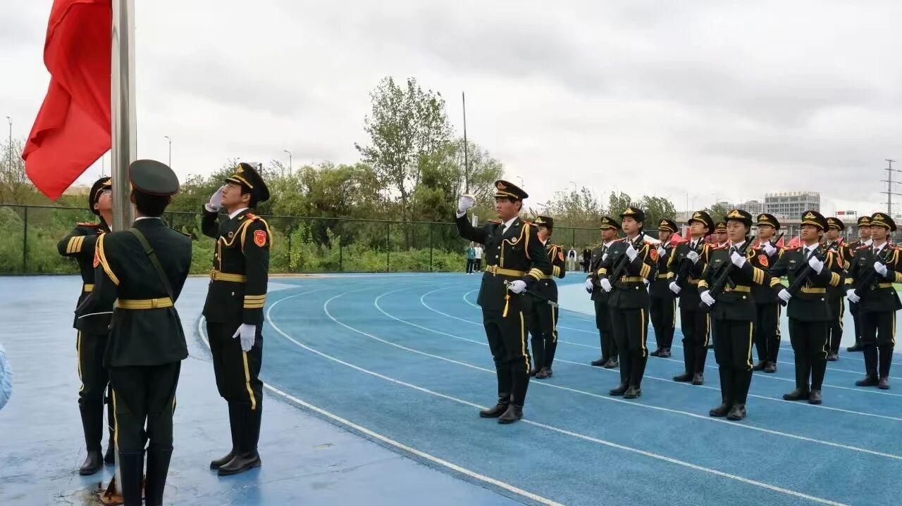 共拒校园欺凌 共建和谐校园——我校举行升旗仪式暨预防校园欺凌主题活动