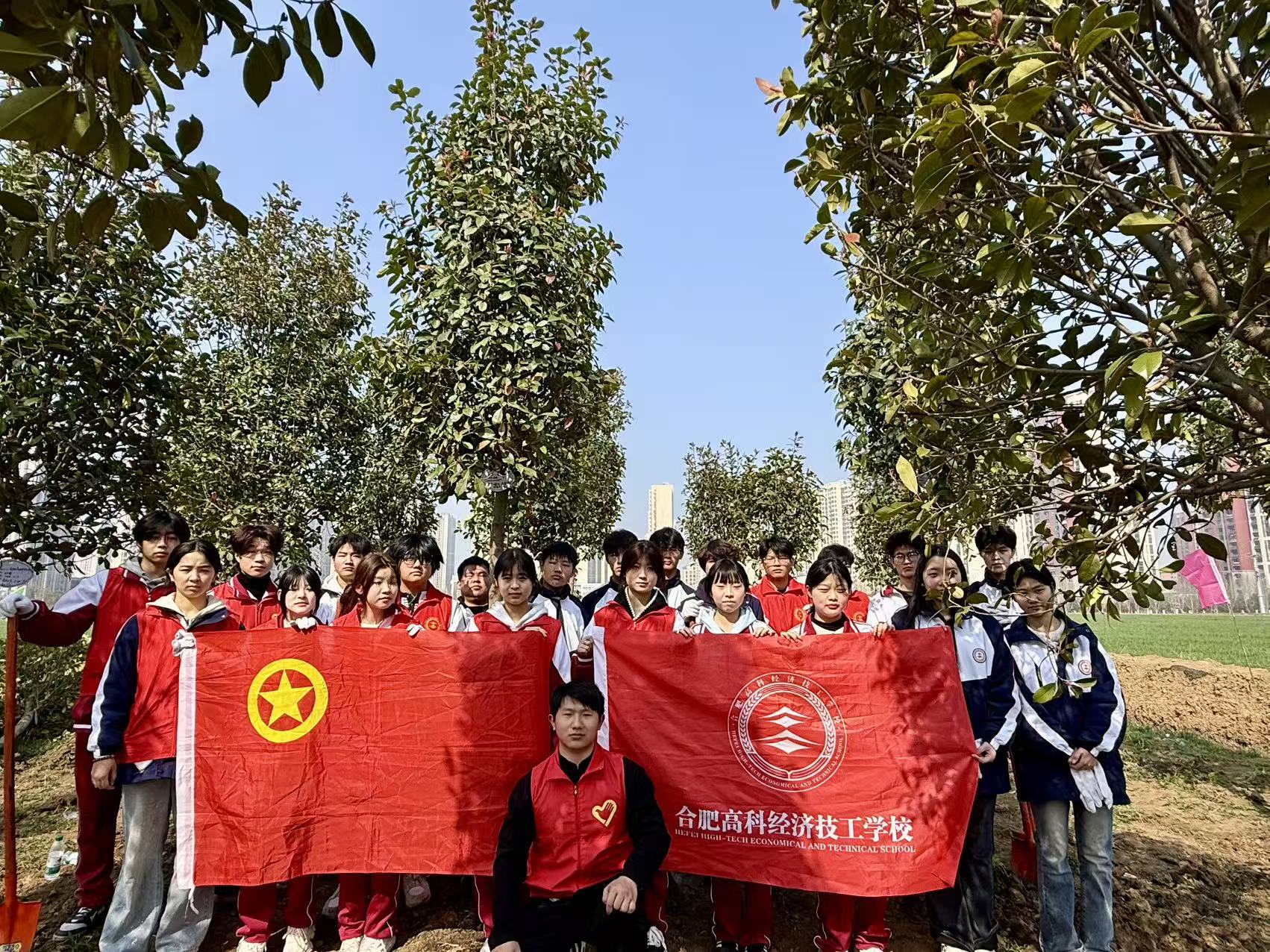 “植”此青绿 共“树”未来 | 合肥高科经济技工学校参加新站高新区义务植树活动